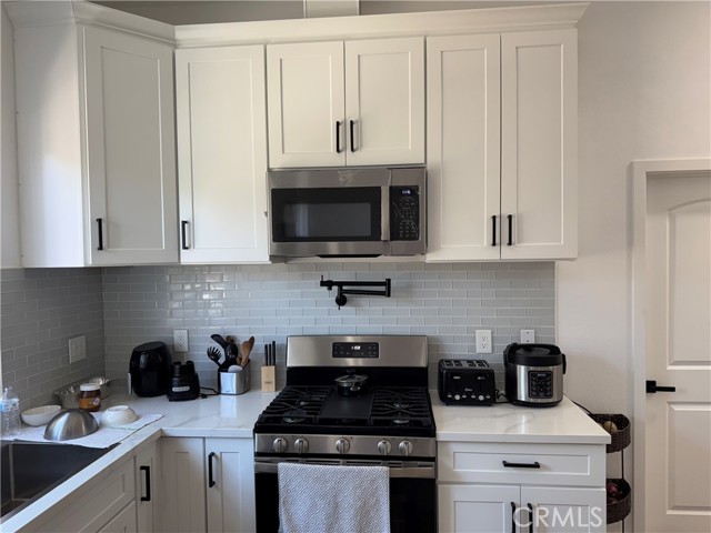 1935 W 154th Place, Gardena CA: https://media.crmls.org/medias/958240fc-20c1-4b87-8504-873298616d94.jpg
