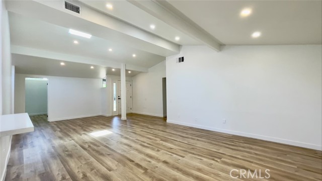 Detail Gallery Image 7 of 31 For 8742 Quakertown Ave, Northridge,  CA 91324 - 4 Beds | 2 Baths