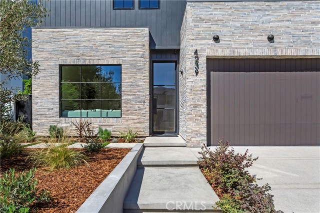 4239 Rhodes Avenue, Studio City CA: https://media.crmls.org/medias/95845118-602d-4181-82cf-7aafd5eca9cc.jpg