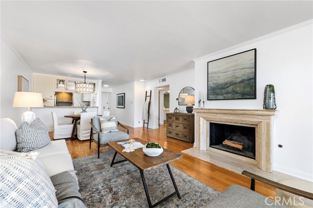 Detail Gallery Image 2 of 41 For 201 Bay Shore Ave #104,  Long Beach,  CA 90803 - 2 Beds | 2 Baths