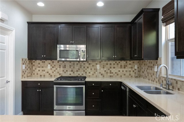 Detail Gallery Image 10 of 44 For 181 Bright Poppy, Irvine,  CA 92618 - 4 Beds | 3 Baths