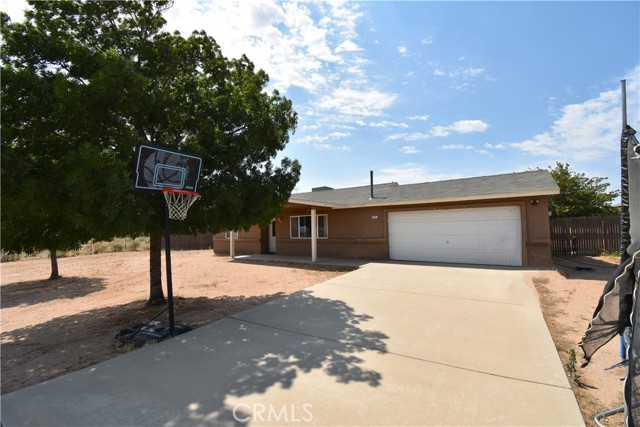 Detail Gallery Image 2 of 16 For 14247 Mission St, Oak Hills,  CA 92344 - 3 Beds | 2 Baths