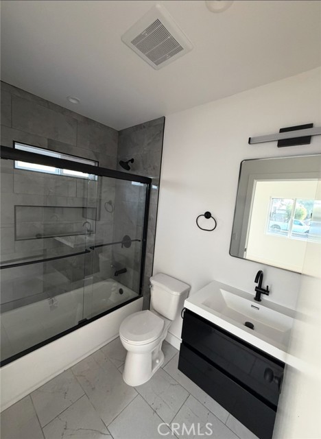 Detail Gallery Image 9 of 14 For 9326 Holmes Ave, Los Angeles,  CA 90002 - 4 Beds | 3 Baths