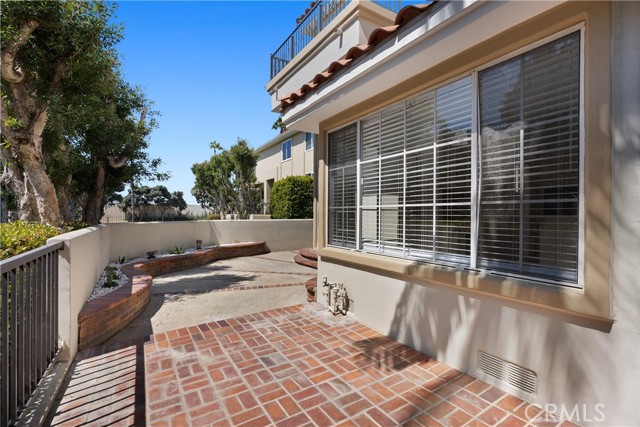 6042 Shadowbrook Circle, Huntington Beach CA: https://media.crmls.org/medias/9586b6d5-8c80-44c9-b237-6a8ac92148ca.jpg
