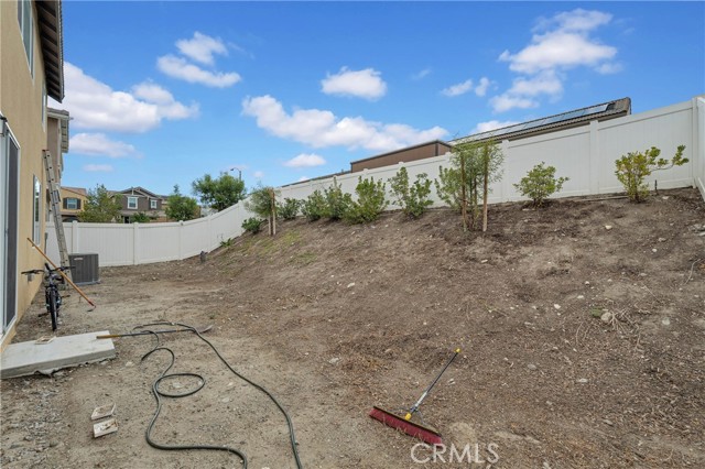 530 Cumberland Rd, Rialto, CA 92377 photo 7