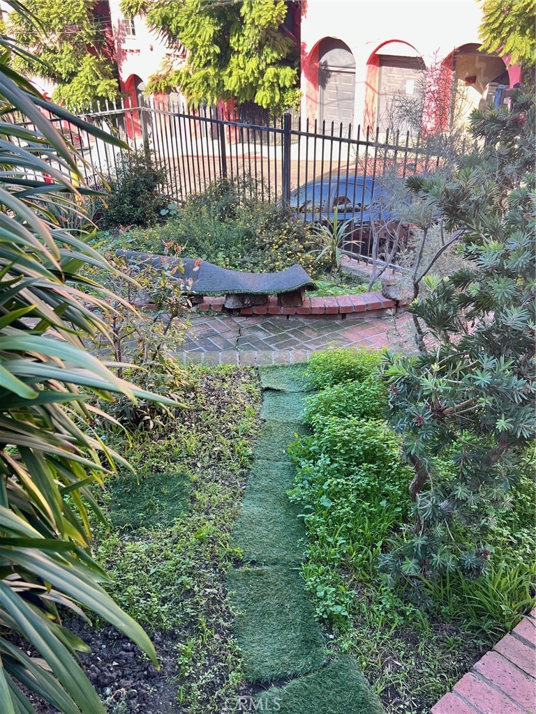 https://media.crmls.org/medias/9587090a-0cbb-44f7-8a23-579ed283a293.jpg?preset=X-Large
