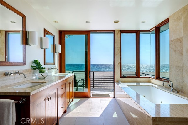 Detail Gallery Image 18 of 32 For 3301 the Strand, Hermosa Beach,  CA 90254 - 5 Beds | 4 Baths
