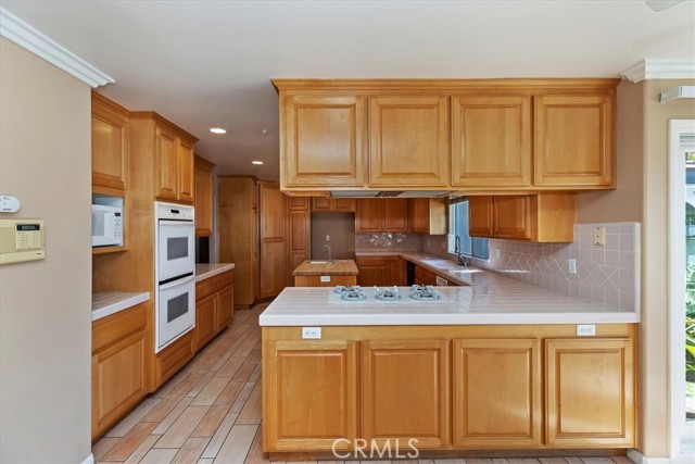 Detail Gallery Image 32 of 70 For 1042 Coronet, Riverside,  CA 92506 - 4 Beds | 4/1 Baths