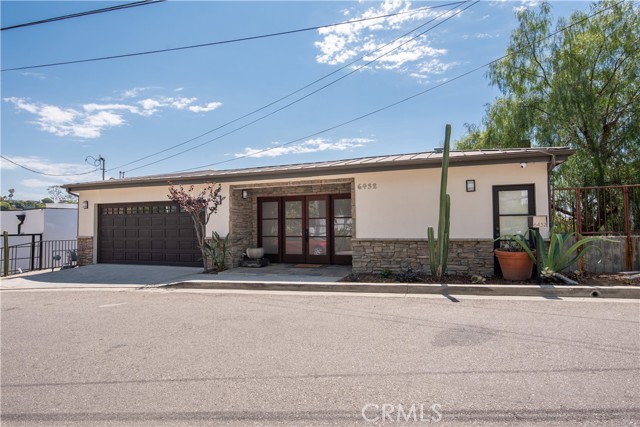Detail Gallery Image 4 of 42 For 6432 Weidlake Dr, Los Angeles,  CA 90068 - 4 Beds | 3/1 Baths