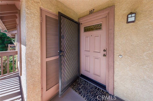 Detail Gallery Image 1 of 1 For 7111 Farralone Ave #107,  Canoga Park,  CA 91303 - 1 Beds | 1 Baths