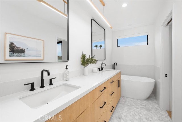 Detail Gallery Image 16 of 38 For 128 39th, Newport Beach,  CA 92663 - – Beds | – Baths