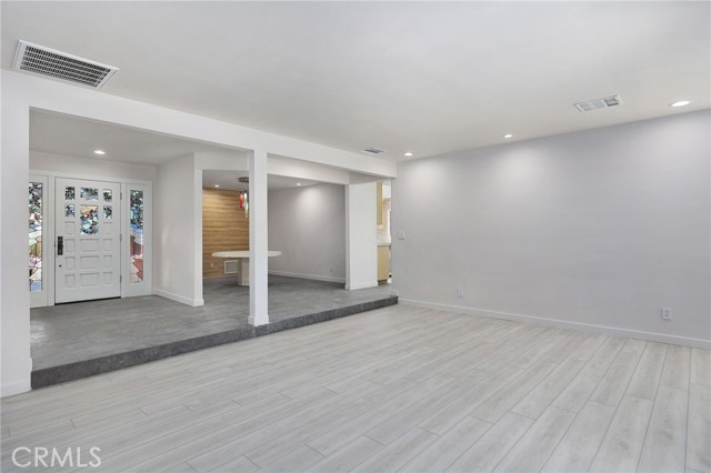 Detail Gallery Image 4 of 20 For 5047 Orrville Ave, Woodland Hills,  CA 91367 - 4 Beds | 2/1 Baths