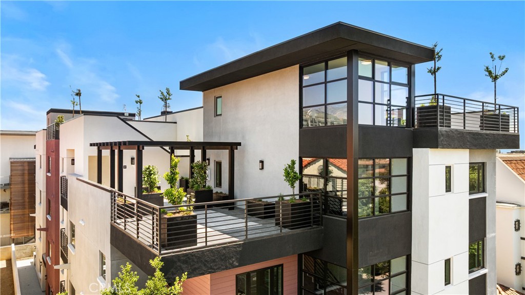 150 S Oak Knoll Avenue #202