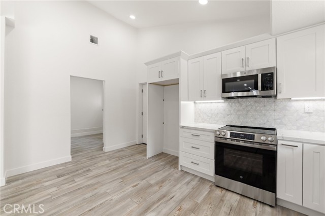 Image 6 of 33 For 21885 Lake Mathews Drive