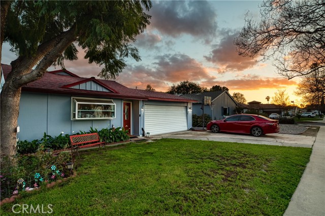 Detail Gallery Image 2 of 21 For 17048 Germain St, Granada Hills,  CA 91344 - 4 Beds | 2 Baths