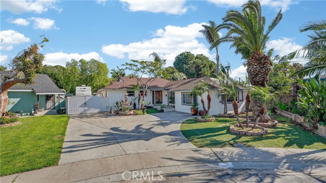 Detail Gallery Image 2 of 39 For 400 N Peach Knl, Anaheim,  CA 92805 - 4 Beds | 2 Baths