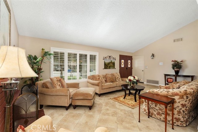 Detail Gallery Image 15 of 33 For 1893 Fitzgerald Rd, Simi Valley,  CA 93065 - 3 Beds | 2 Baths