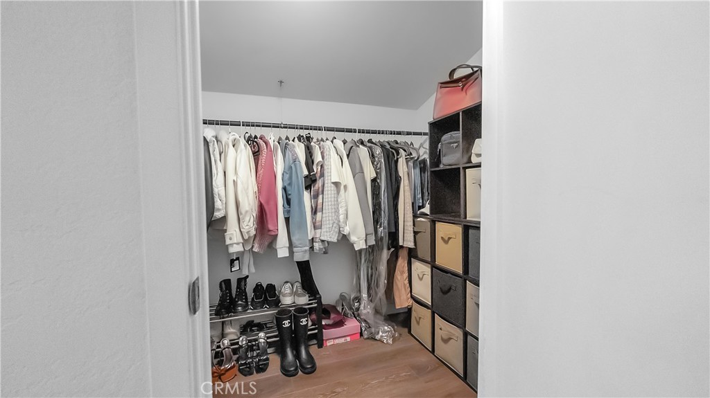https://media.crmls.org/medias/958d074e-47bb-4009-9747-2688e553903b.jpg?preset=X-Large