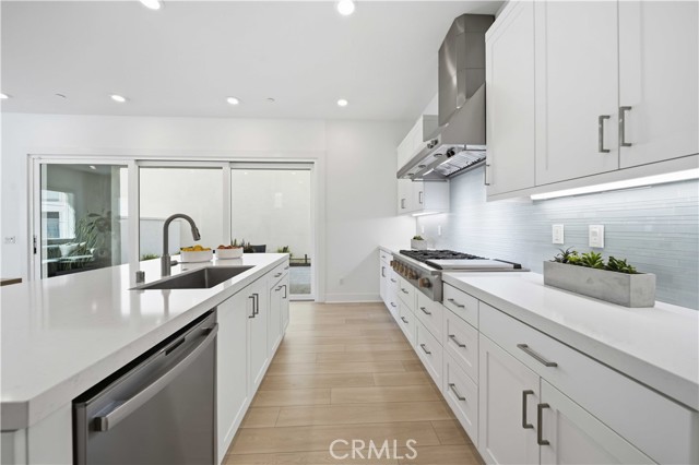 Detail Gallery Image 14 of 69 For 27516 Golden Currant Pl, Valencia,  CA 91381 - 4 Beds | 4/1 Baths