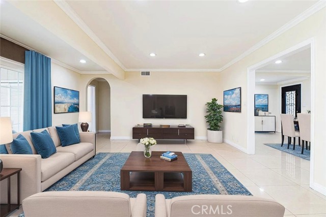 Detail Gallery Image 2 of 5 For 13824 Valerio, Van Nuys,  CA 91405 - 3 Beds | 3 Baths