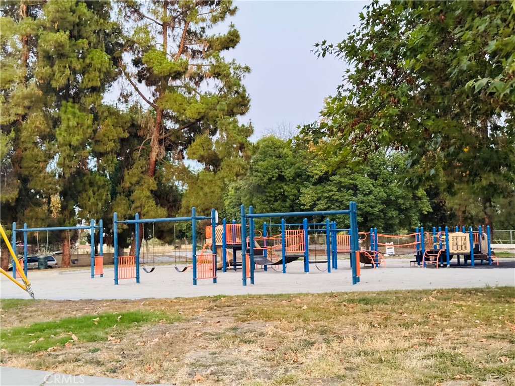 https://media.crmls.org/medias/958e08bf-9a92-4080-b92c-57078068d5a4.jpg?preset=X-Large