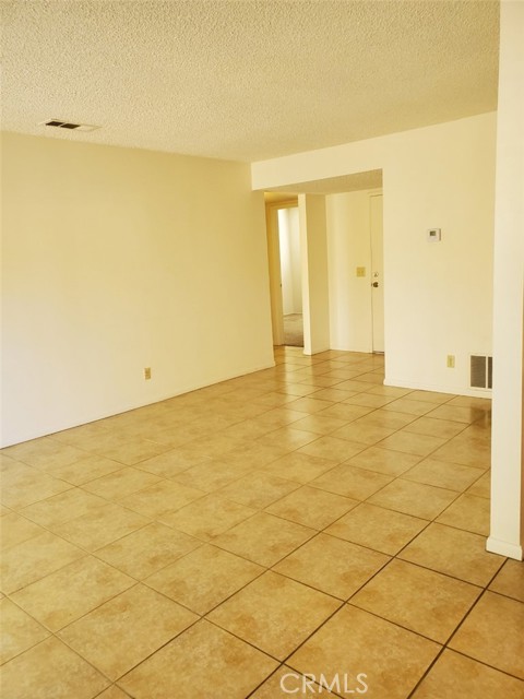 Detail Gallery Image 2 of 3 For 2032 Calle Diablo, Hemet,  CA 92545 - 2 Beds | 1 Baths