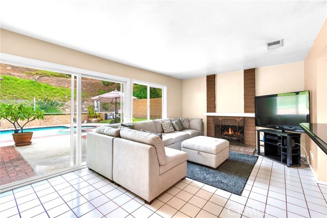 19873 Calle Granada, Walnut CA: https://media.crmls.org/medias/959057dc-a999-413f-b360-d99ccf95733d.jpg