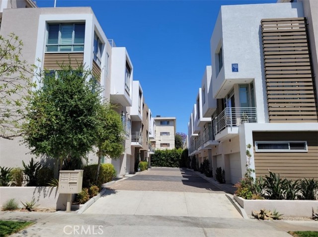 Detail Gallery Image 1 of 12 For 1400 N Fuller Ave #2,  Los Angeles,  CA 90046 - 3 Beds | 3 Baths