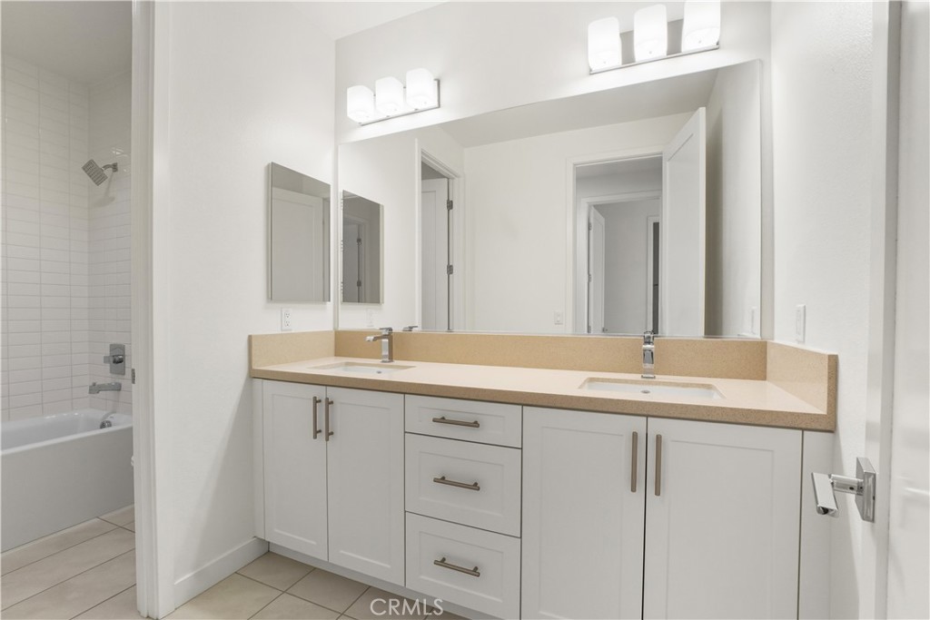 MLS #OC25225551 image #29