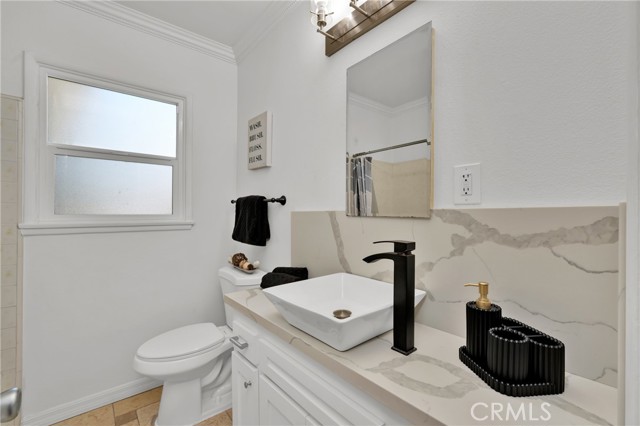 Detail Gallery Image 17 of 28 For 6107 Del Amo Bld, Lakewood,  CA 90713 - 4 Beds | 3 Baths