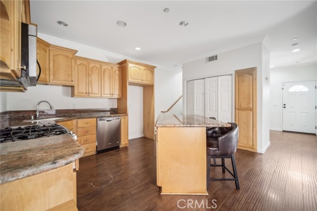 Detail Gallery Image 12 of 37 For 17311 Chatsworth St #4,  Granada Hills,  CA 91344 - 3 Beds | 2/1 Baths