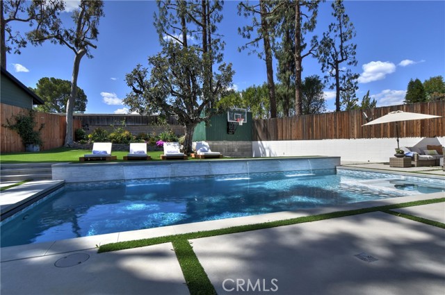 4751 Del Moreno Drive, Woodland Hills CA: https://media.crmls.org/medias/95930ac3-bd53-462c-b8f1-661cd232b8d9.jpg