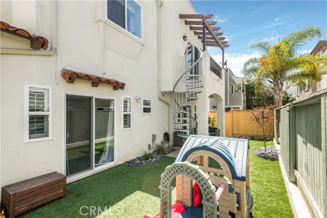 1075 7th Street, Hermosa Beach, California 90254, 3 Bedrooms Bedrooms, ,2 BathroomsBathrooms,Residential,Sold,7th,PV21166971