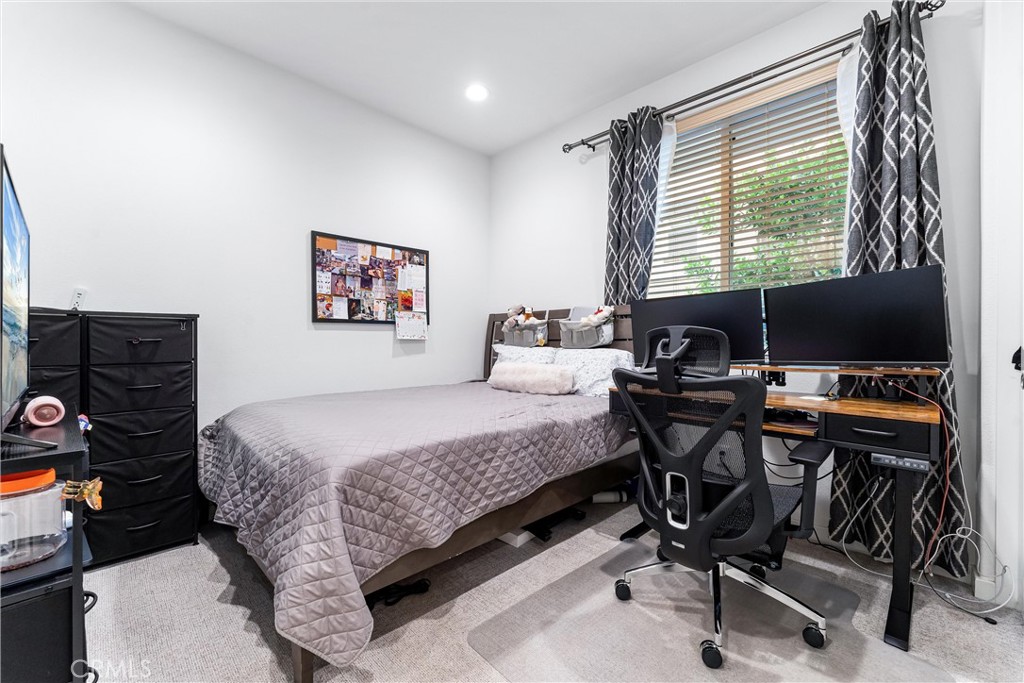 https://media.crmls.org/medias/95940c26-94b8-4290-a8b4-2b5d34955e5d.jpg?preset=X-Large