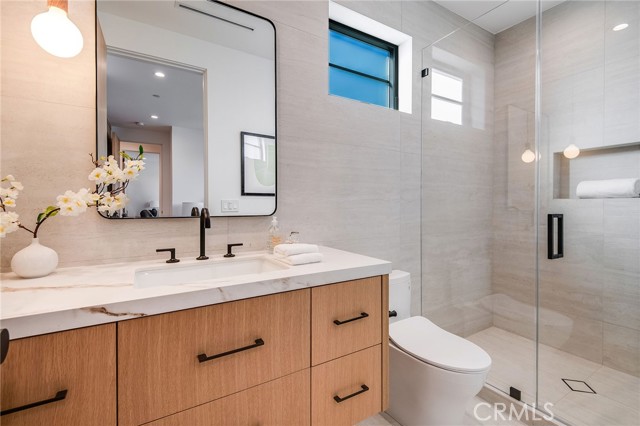 Detail Gallery Image 30 of 44 For 13602 Morrison St, Sherman Oaks,  CA 91423 - 6 Beds | 6/1 Baths