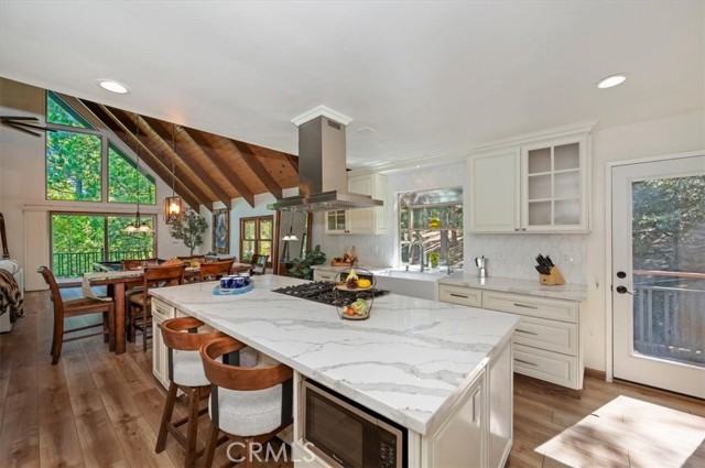 260 El Dorado Drive, Lake Arrowhead, CA 92352