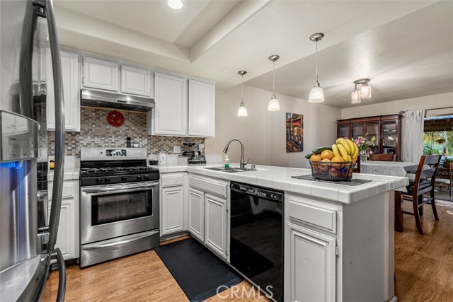 Detail Gallery Image 2 of 30 For 2502 N Tustin #C,  Santa Ana,  CA 92705 - 3 Beds | 2/1 Baths