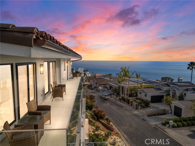 Detail Gallery Image 2 of 53 For 723 Balboa Ave, Laguna Beach,  CA 92651 - 4 Beds | 4/1 Baths