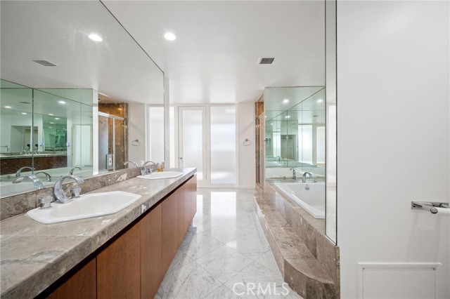 Detail Gallery Image 11 of 35 For 8246 Woodshill Trl, Los Angeles,  CA 90069 - 4 Beds | 4 Baths