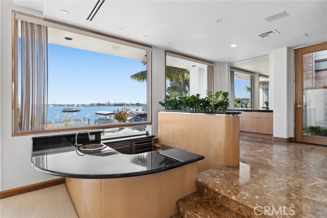 39 Linda Isle, Newport Beach CA: https://media.crmls.org/medias/9597308d-9320-460a-9396-7055df45d44f.jpg