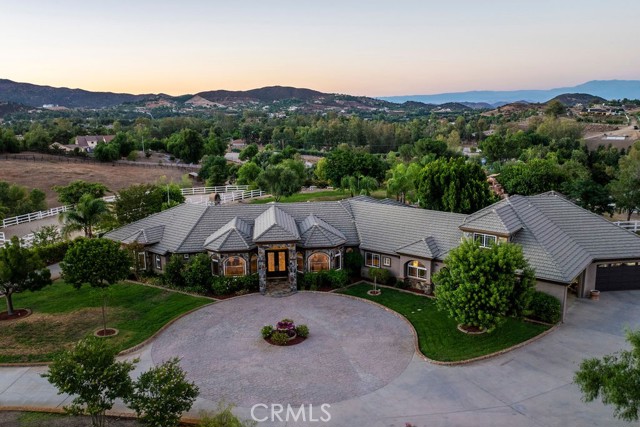 Detail Gallery Image 3 of 63 For 20420 Wendy Ln, Murrieta,  CA 92562 - 5 Beds | 4/1 Baths