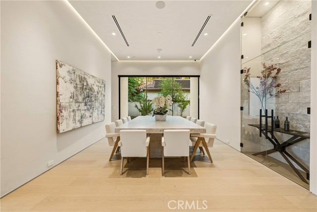 Detail Gallery Image 21 of 54 For 22924 Erwin St, Woodland Hills,  CA 91367 - 11 Beds | 9/2 Baths