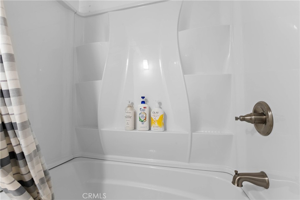 https://media.crmls.org/medias/9597f9e2-3ceb-416a-8934-77894b6d6fca.jpg?preset=X-Large