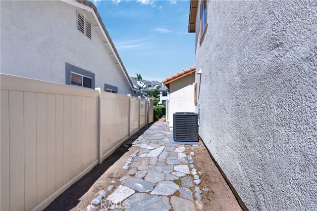 29115 Whitegate, Highland CA: https://media.crmls.org/medias/9598e1a9-f934-4616-abd5-203052d68ede.jpg