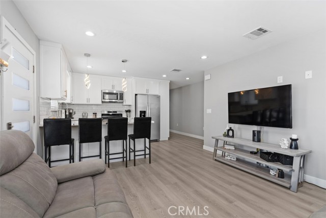 5671 Vonnie Lane, Cypress CA: https://media.crmls.org/medias/9598f24d-be66-4ae2-a2da-a58cab487b2b.jpg