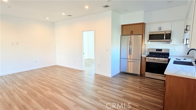 Detail Gallery Image 19 of 25 For 1418 S Cloverdale Ave, Los Angeles,  CA 90019 - 3 Beds | 3 Baths