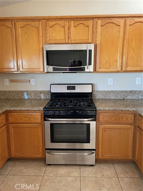 Detail Gallery Image 3 of 15 For 21150 Lone Eagle, Apple Valley,  CA 92308 - 3 Beds | 2 Baths