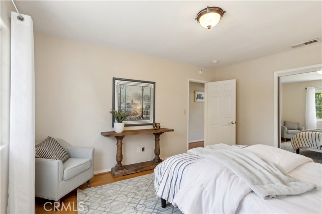 5347 Hinton Avenue, Woodland Hills CA: https://media.crmls.org/medias/959a30e2-ffa6-48de-a3e0-9ceb884d2430.jpg