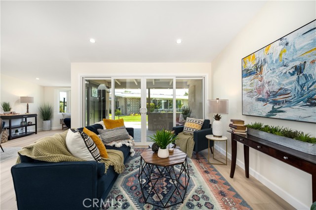 1540 Northwood Road, Seal Beach CA: https://media.crmls.org/medias/959adbee-070b-4ad6-b01c-81425bfaa8f0.jpg