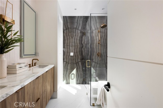 303 1/2 Goldenrod Avenue, Corona del Mar CA: https://media.crmls.org/medias/959b39cc-3ee6-42e8-8566-55066e9f8e84.jpg